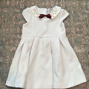 Janie and Jack girls dress size 4. White with pearls and bow on the collar